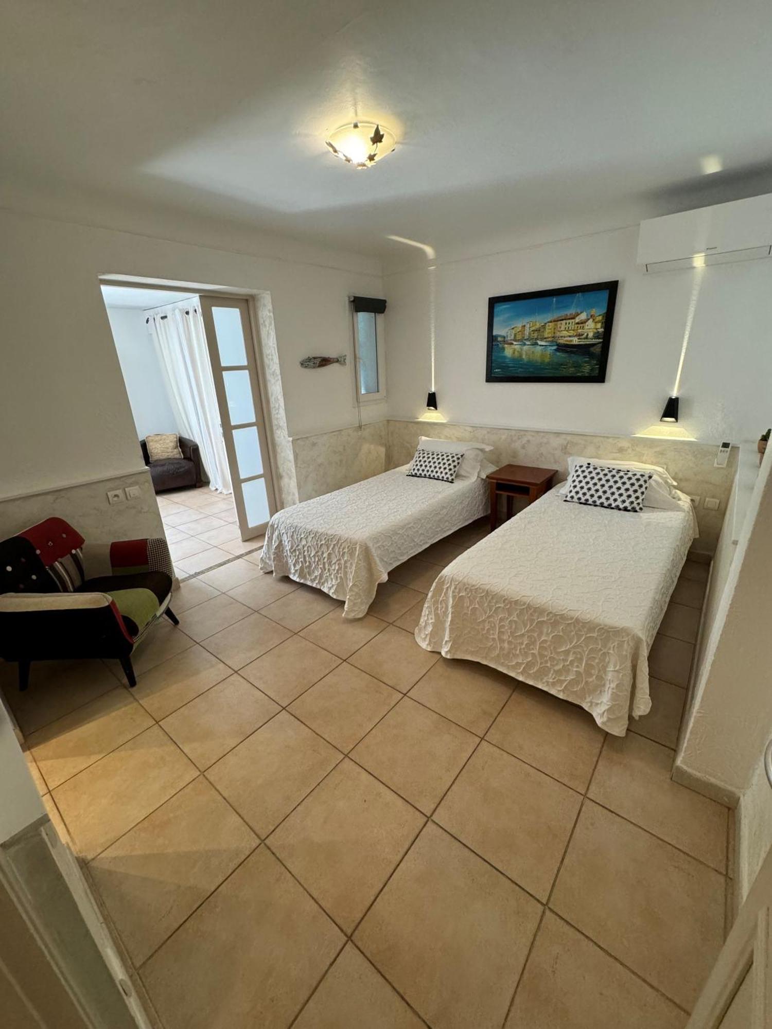 Hotel Les Flots Bleus Le Lavandou Ngoại thất bức ảnh